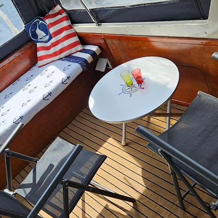Boat Allemansfreon - Kamperen Op Het Water - Niet Om Mee Te Varen - Read Host Profile-Lees Hostprofiel Jutrijp 外观 照片