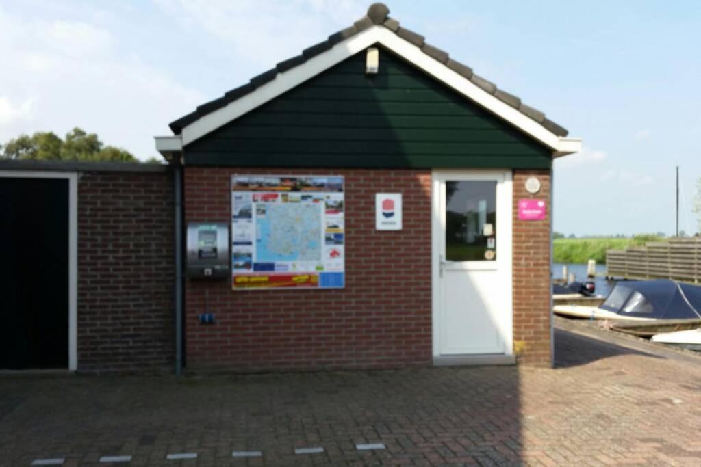 Boat Allemansfreon - Kamperen Op Het Water - Niet Om Mee Te Varen - Read Host Profile-Lees Hostprofiel Jutrijp 外观 照片