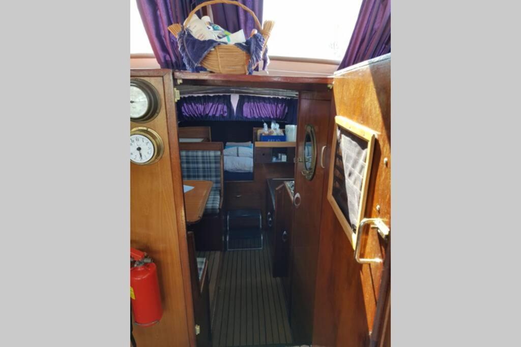 Boat Allemansfreon - Kamperen Op Het Water - Niet Om Mee Te Varen - Read Host Profile-Lees Hostprofiel Jutrijp 外观 照片