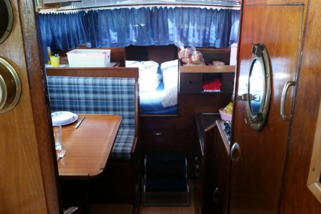 Boat Allemansfreon - Kamperen Op Het Water - Niet Om Mee Te Varen - Read Host Profile-Lees Hostprofiel Jutrijp 外观 照片