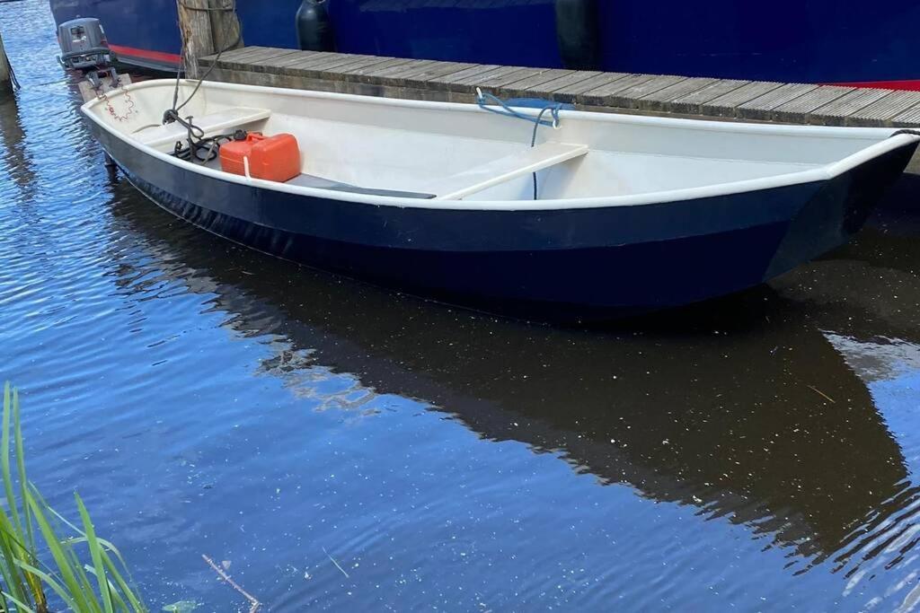 Boat Allemansfreon - Kamperen Op Het Water - Niet Om Mee Te Varen - Read Host Profile-Lees Hostprofiel Jutrijp 外观 照片