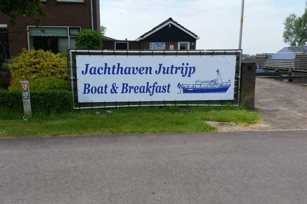 Boat Allemansfreon - Kamperen Op Het Water - Niet Om Mee Te Varen - Read Host Profile-Lees Hostprofiel Jutrijp 外观 照片