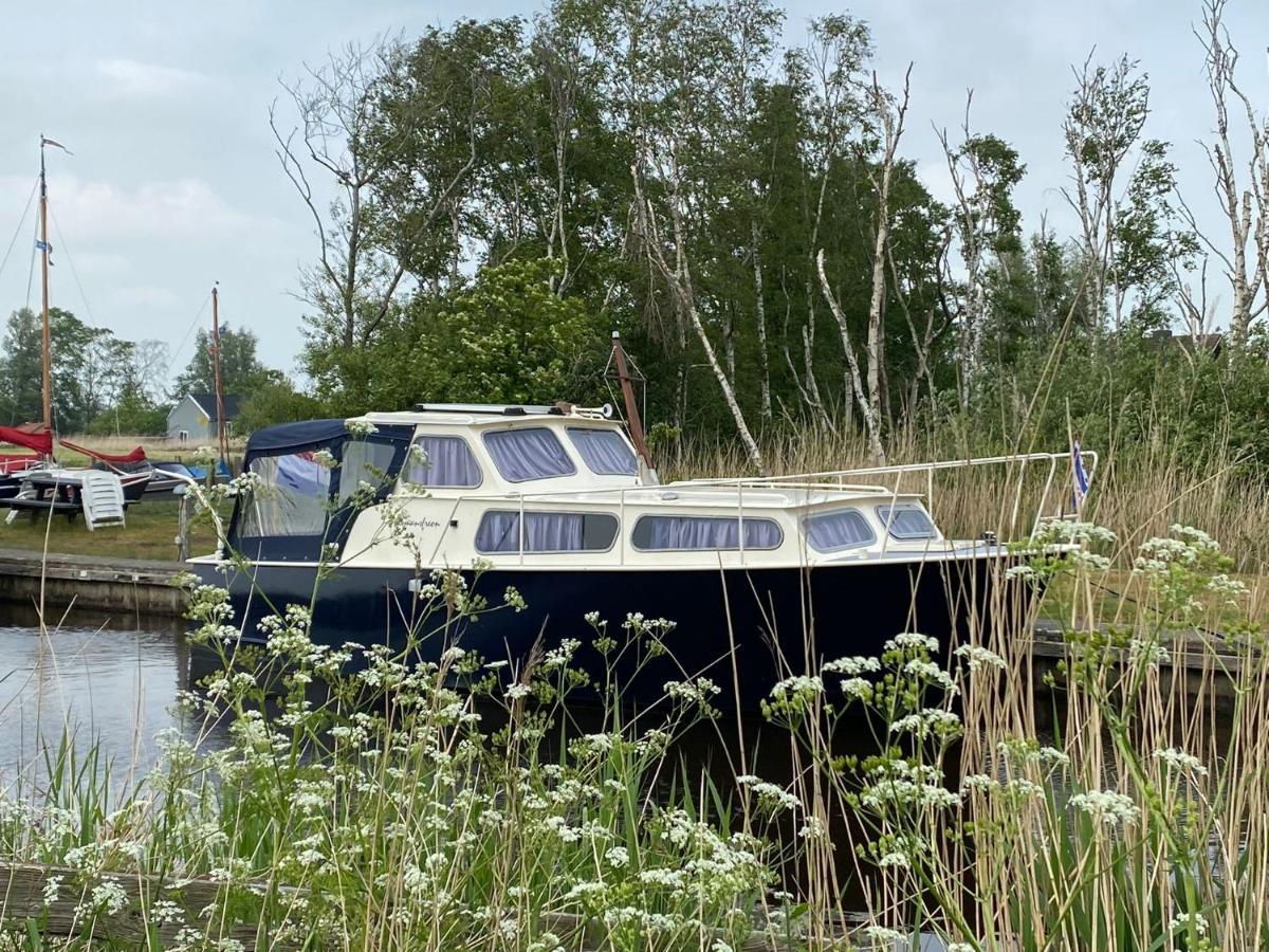 Boat Allemansfreon - Kamperen Op Het Water - Niet Om Mee Te Varen - Read Host Profile-Lees Hostprofiel Jutrijp 外观 照片