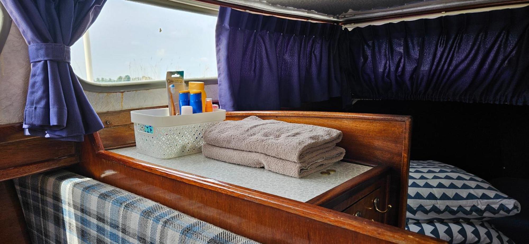 Boat Allemansfreon - Kamperen Op Het Water - Niet Om Mee Te Varen - Read Host Profile-Lees Hostprofiel Jutrijp 外观 照片